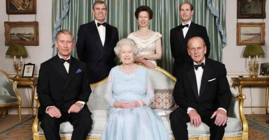 查尔斯怀念菲利普亲王,英国国王查尔斯悼念父亲