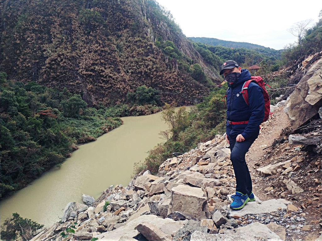 连帽棉服男女同款冬季加厚保暖款,冬季放牧穿的防寒加厚棉服