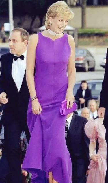 王室媳妇和梅根,哈里梅根和美国王室