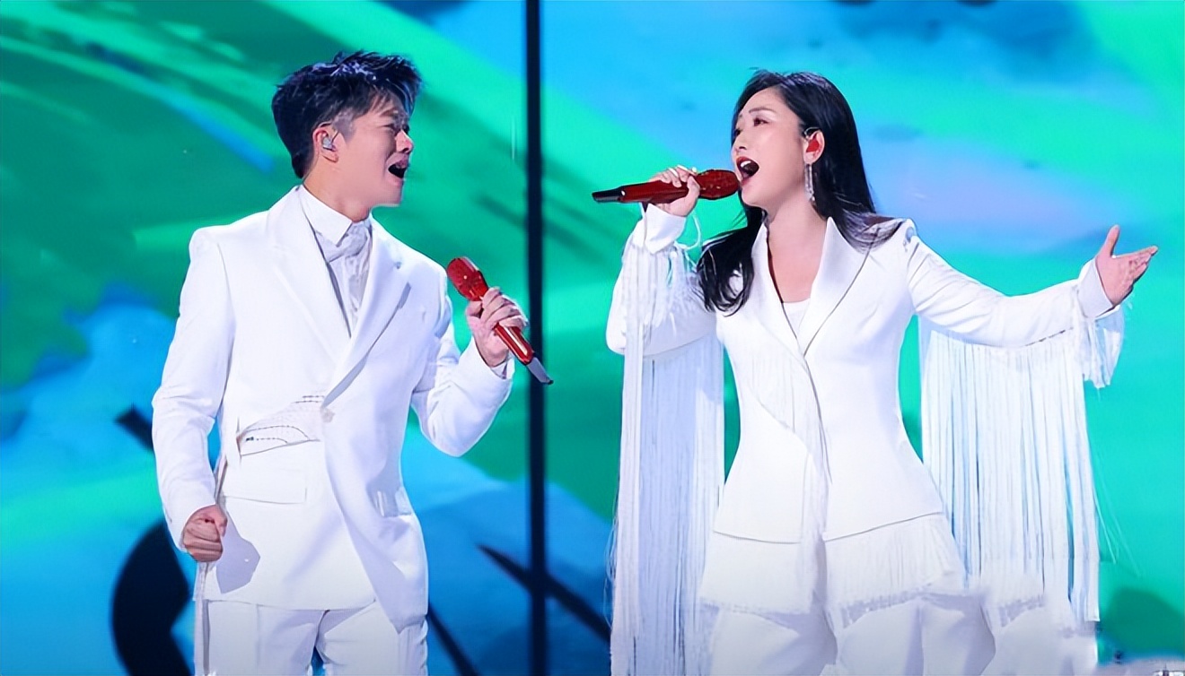 凤凰传奇被说土的节目,凤凰传奇被网红说土