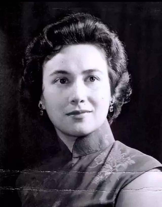 赌王何鸿燊：86万续命针每日一针，800万金丝楠木棺开启世纪葬礼