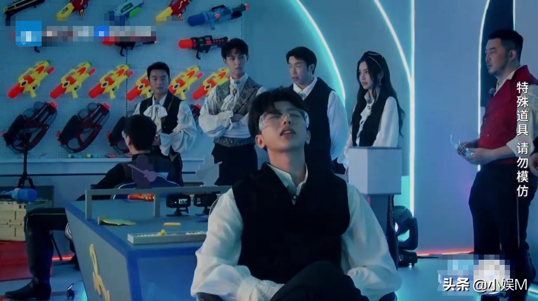 游戏无聊，嘉宾“花里胡哨”挽救，撕名牌也变得不精彩了