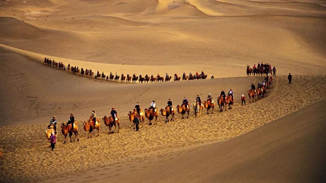 鸣沙山月牙泉游记,鸣沙山月牙泉之行