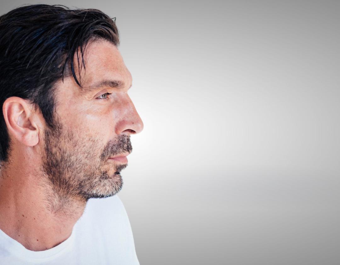 再无小将45岁布冯宣布退役,布冯访谈节目视频