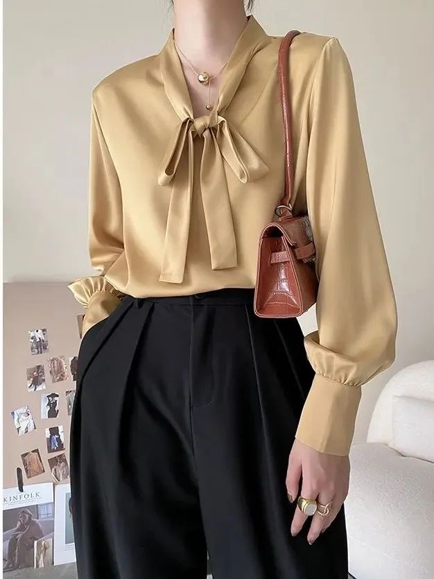 初夏这样穿时髦又高级 (初夏怎么穿2018)