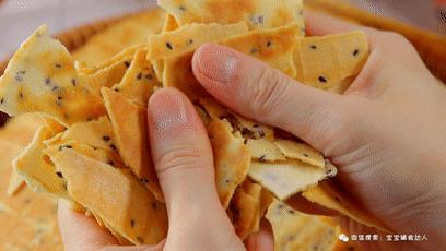 2个鸡蛋一碗面,2个鸡蛋2勺糖1勺麻油打成糊