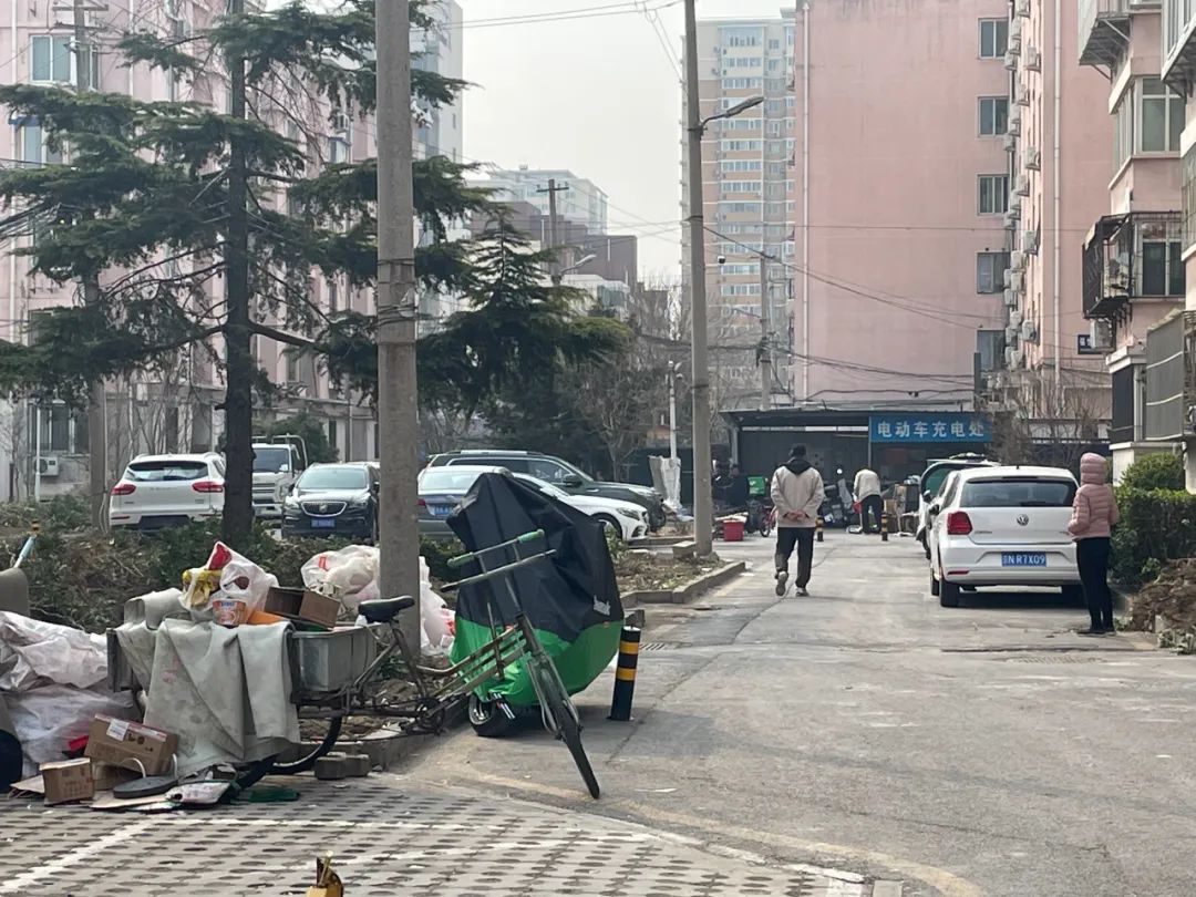 现在1块钱能买啥：1/4碗热干面，3片散装卫生巾，坐次184公里火车