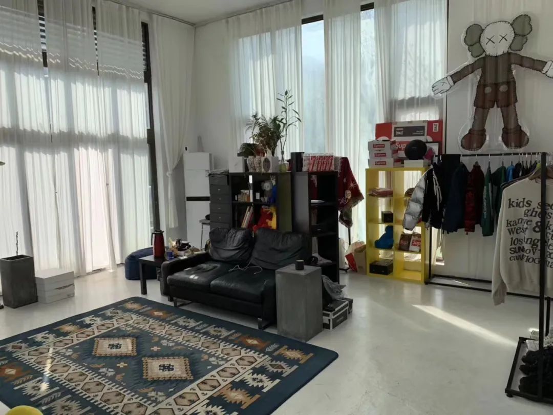 最懂辣妹的男生，一个人打理两千万的生意，如今店铺年销九千万