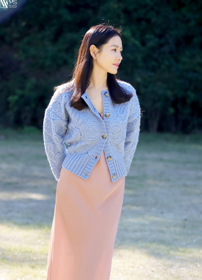 孙艺珍宣布怀孕后近照曝光，小腹凸起孕味明显，幸福感溢出屏幕