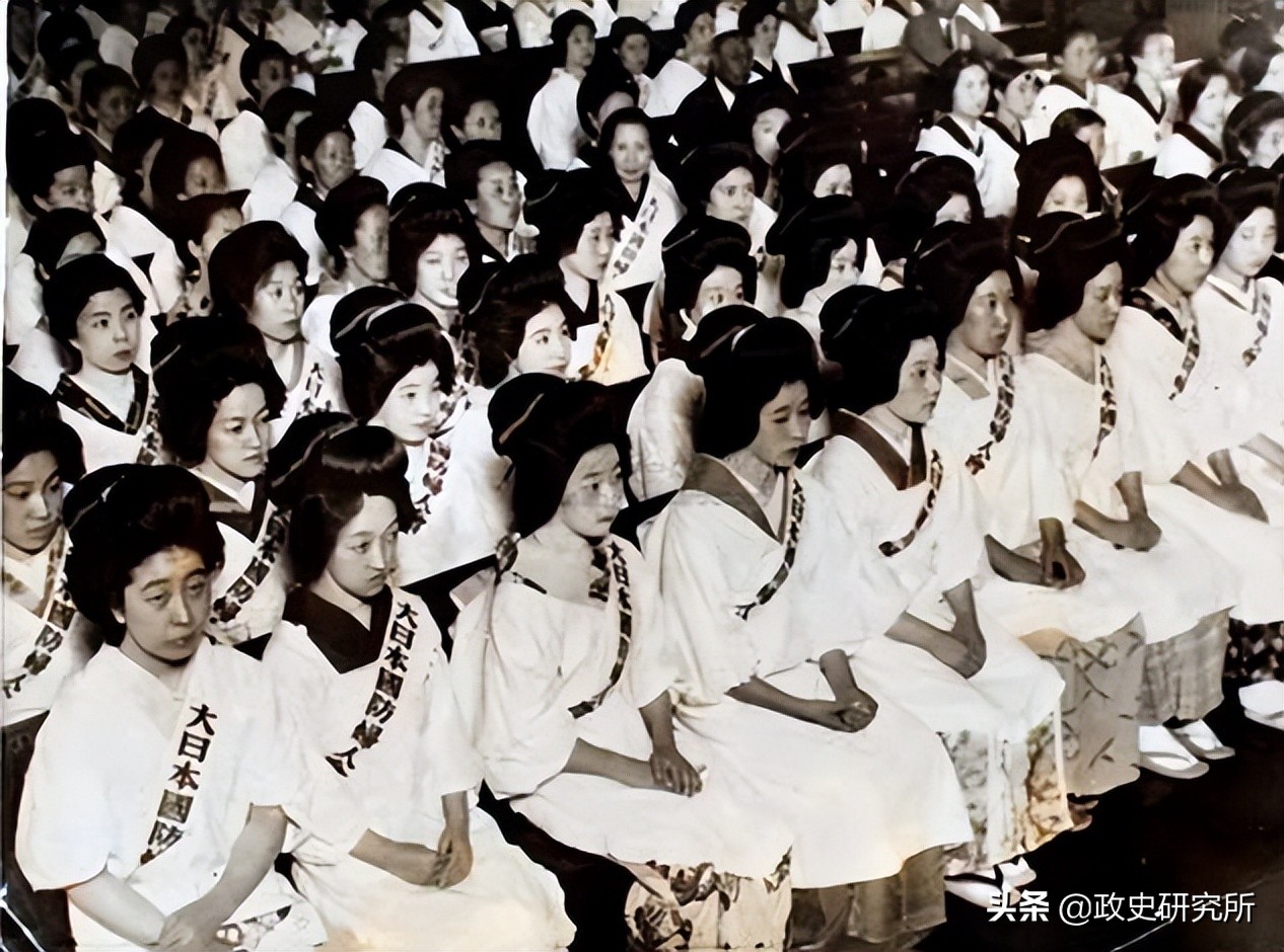 每年创收700亿美元，AV电影风靡全球，日本色情业为何如此发达？