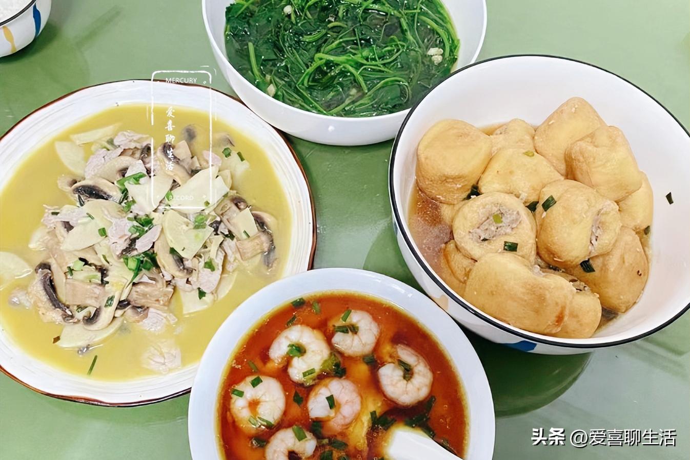 江苏女子在家照顾小洋人女儿，看到她做的4个菜，老公气得想揍人