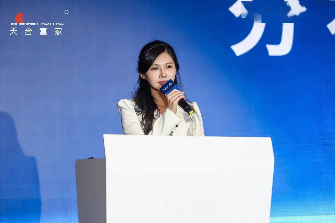 90后女孩子靠自己赚钱,90后女生不花一分钱净赚300万