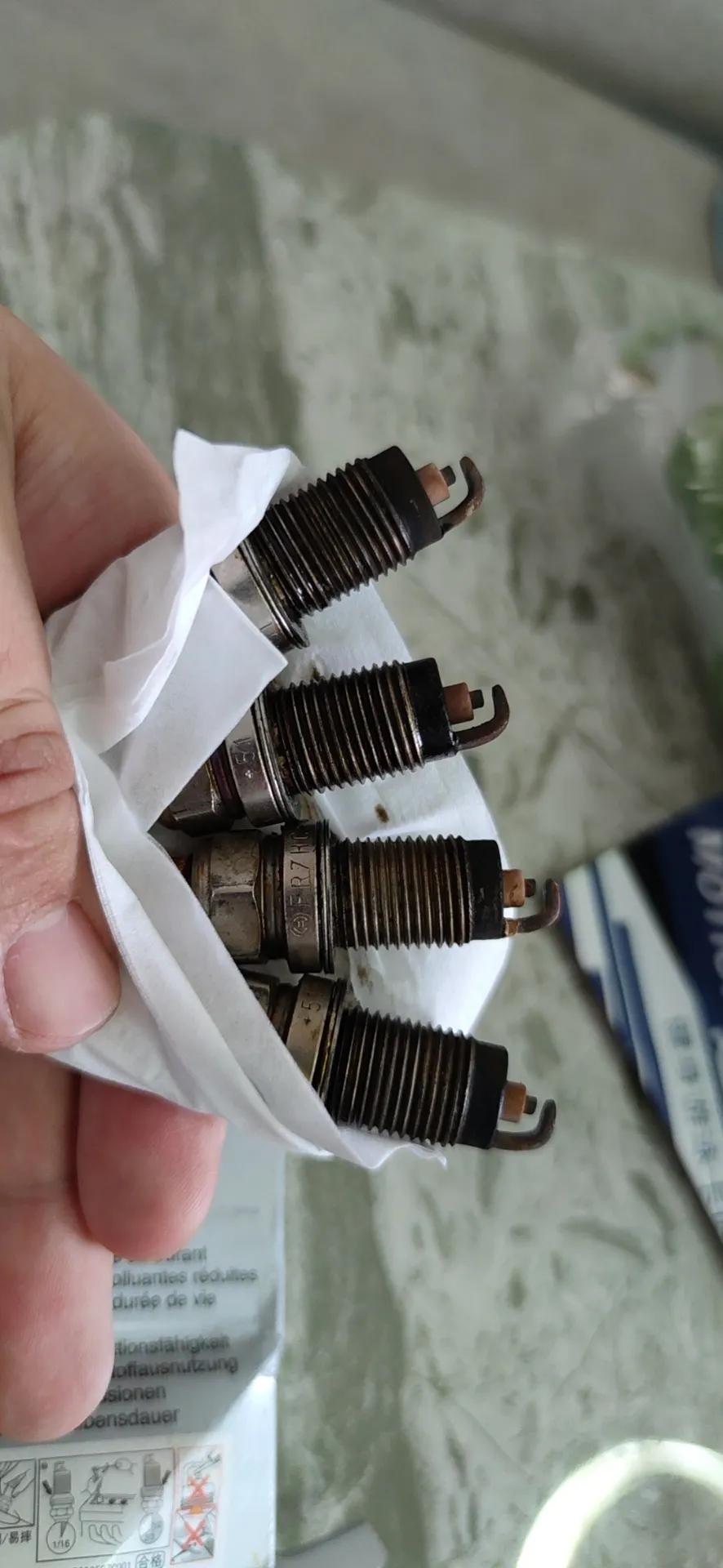 高尔夫6火花塞渗油,高尔夫6怎么知道火花塞有机油