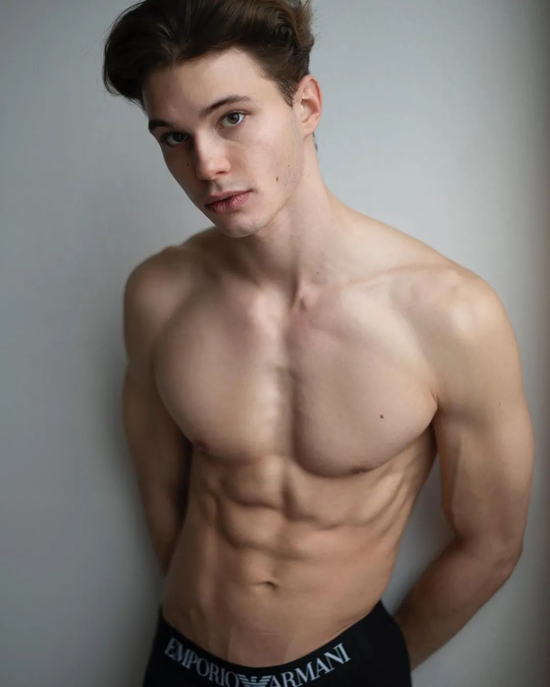 德国时尚男模特雅各布·约克斯特出镜EMPORIOARMANI*裤内**广告