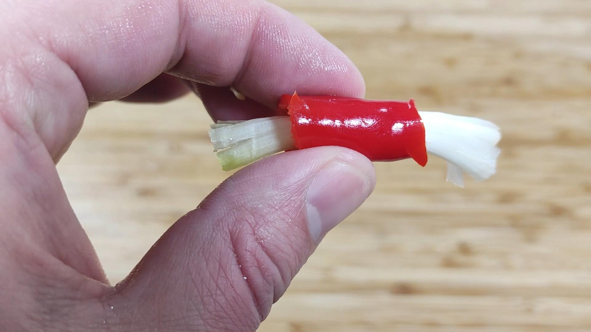 清蒸鲈鱼之前需如何处理一下,清蒸鲈鱼好吃的秘诀