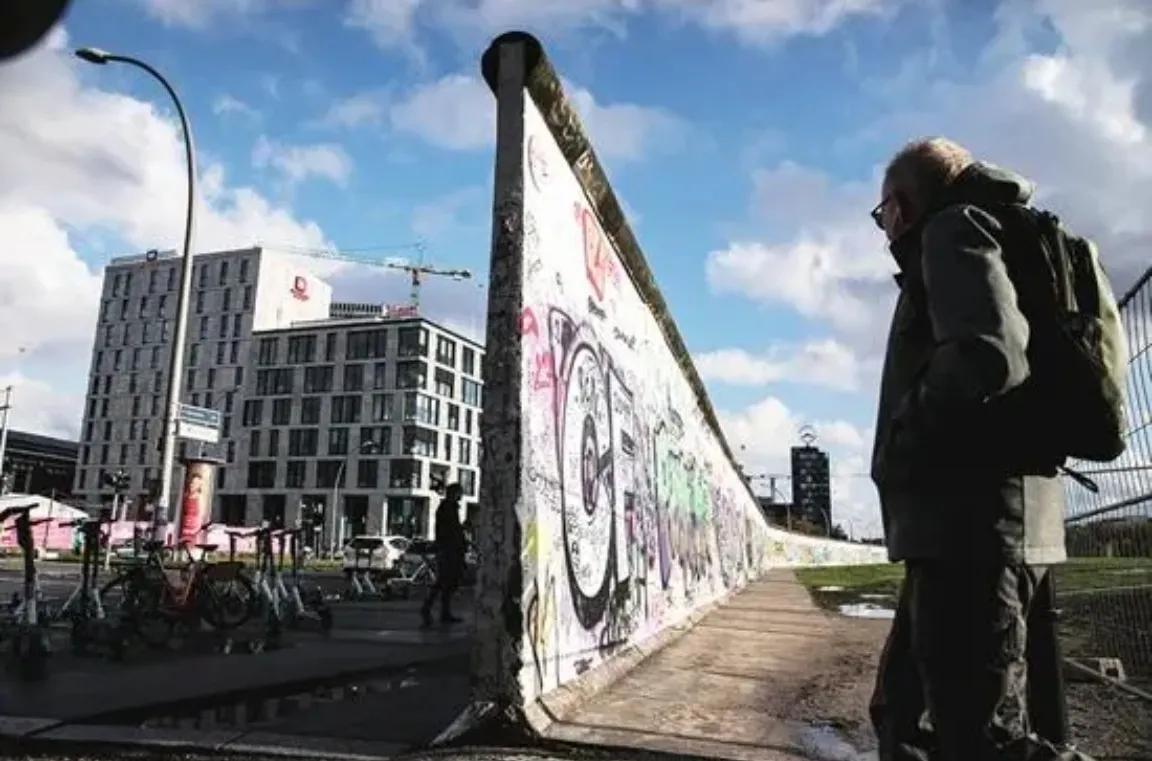 柏林墙倒塌后德国的发展,柏林墙倒塌30周年完整版