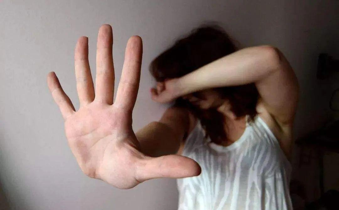 沉默的哀求：女教师被校长强奸，无人问津