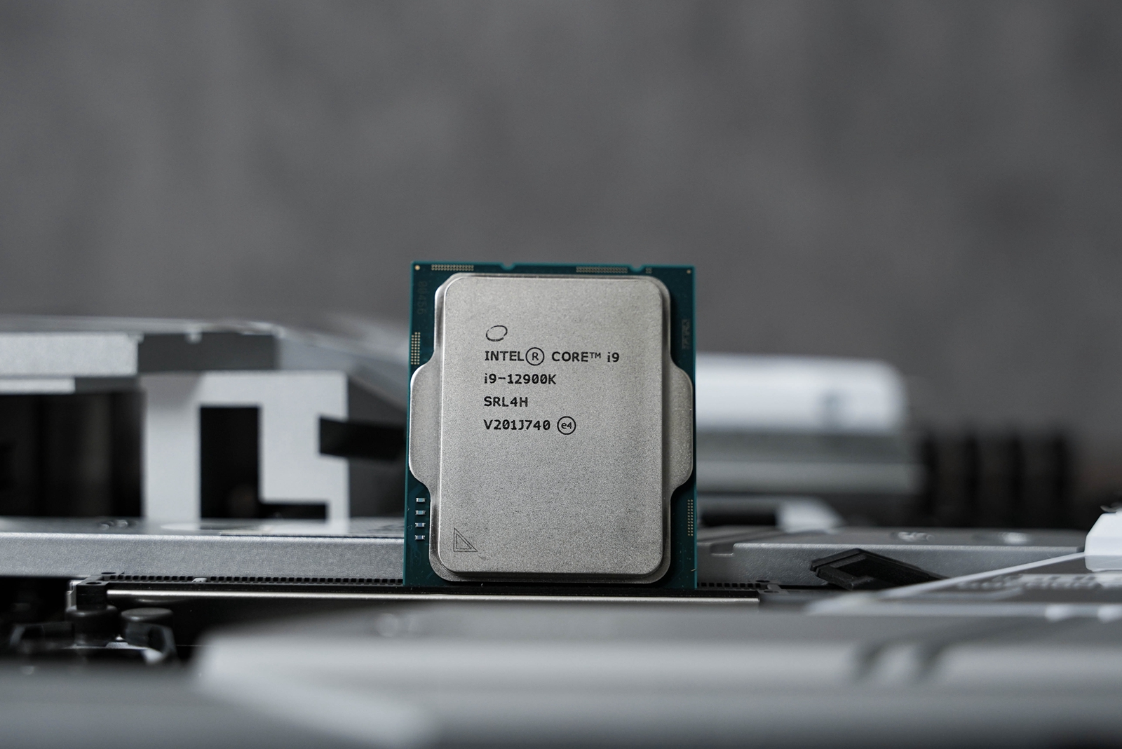 豪砸3万预算工作机，12900K+RTX3090Ti+32GCVNDDR5顶配纯白装机