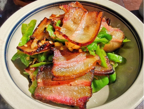 腌腊肉怎么才知道盐够不够,腌腊肉不要傻傻放盐教你三个诀窍