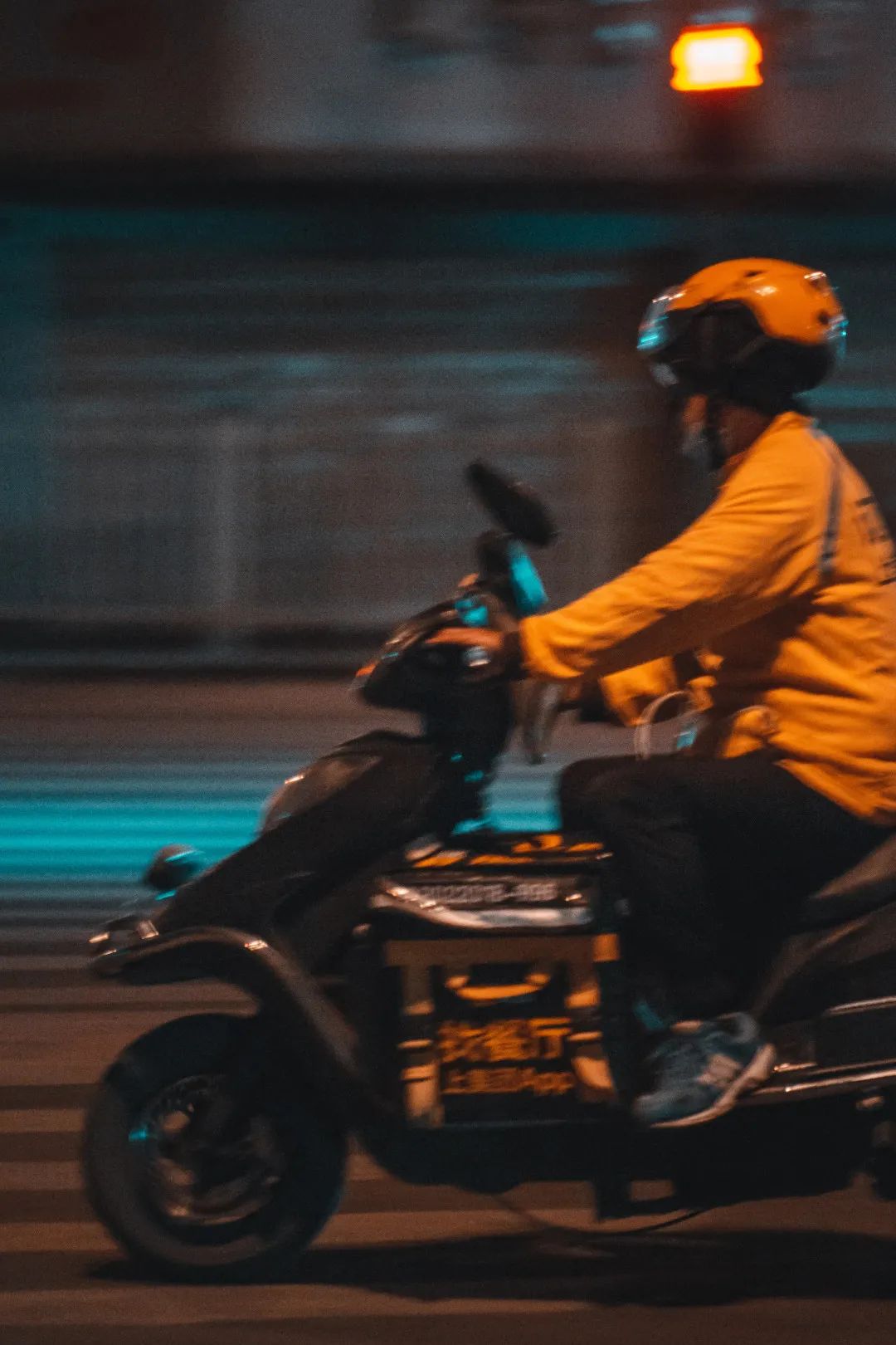 工资5000贷款70w累不,工资5000车贷3000累吗