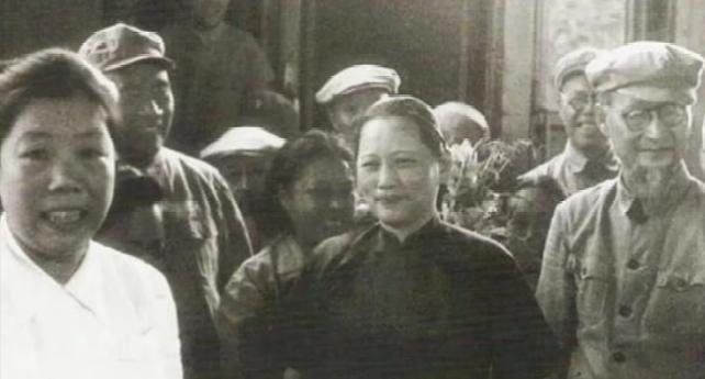 中央邀请宋庆龄参加政协会议，宋提出三个条件，毛主席如何答复？