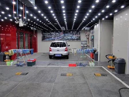 中年失业后，我去做过洗车工，说说我的真实感受:小生意也不好做