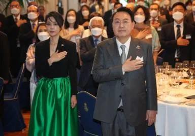 韩国第一夫人金建希的衣品,韩国第一夫人金建希西装