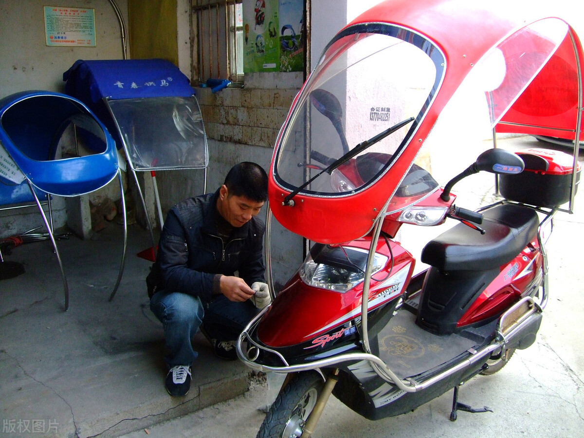 关于电动车上牌照需要哪些手续,电动车上牌照需要什么东西和证件