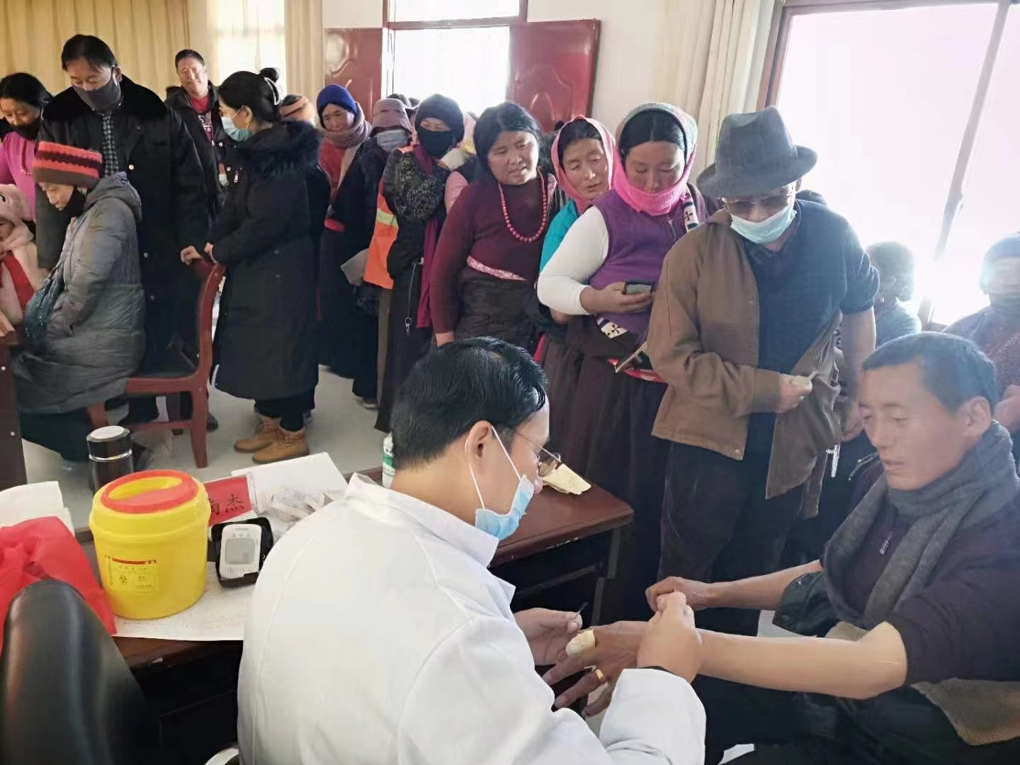 行医一世鞠躬一生—记藏医药专家、针灸专家李玉宝