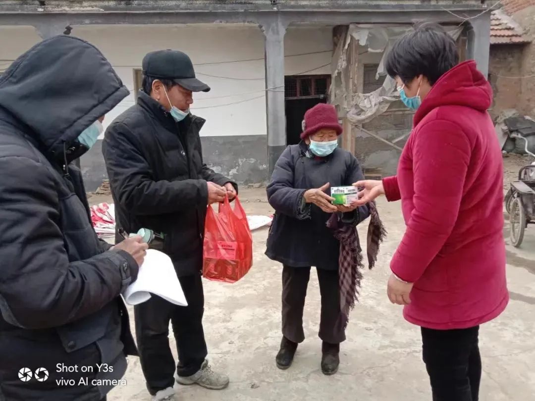 情系老人温暖晚年,情系贫困户冬日送温暖
