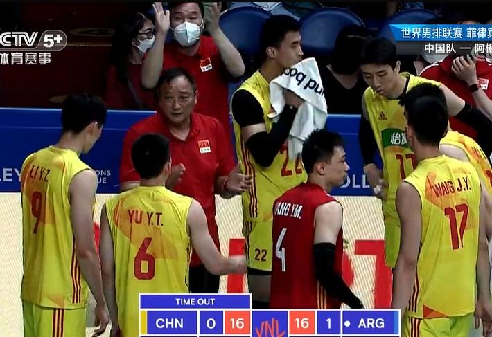 中国男排张景胤最新比赛,2024中国男排张景胤救球