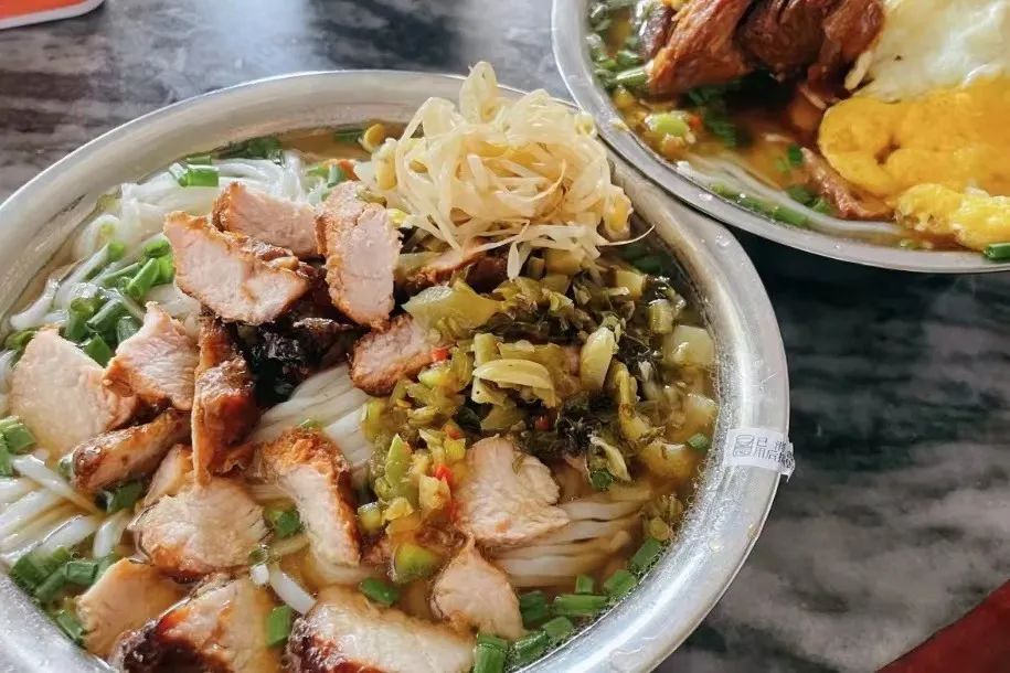 这座海滨小城可真美丽,小众旅行海边小城市