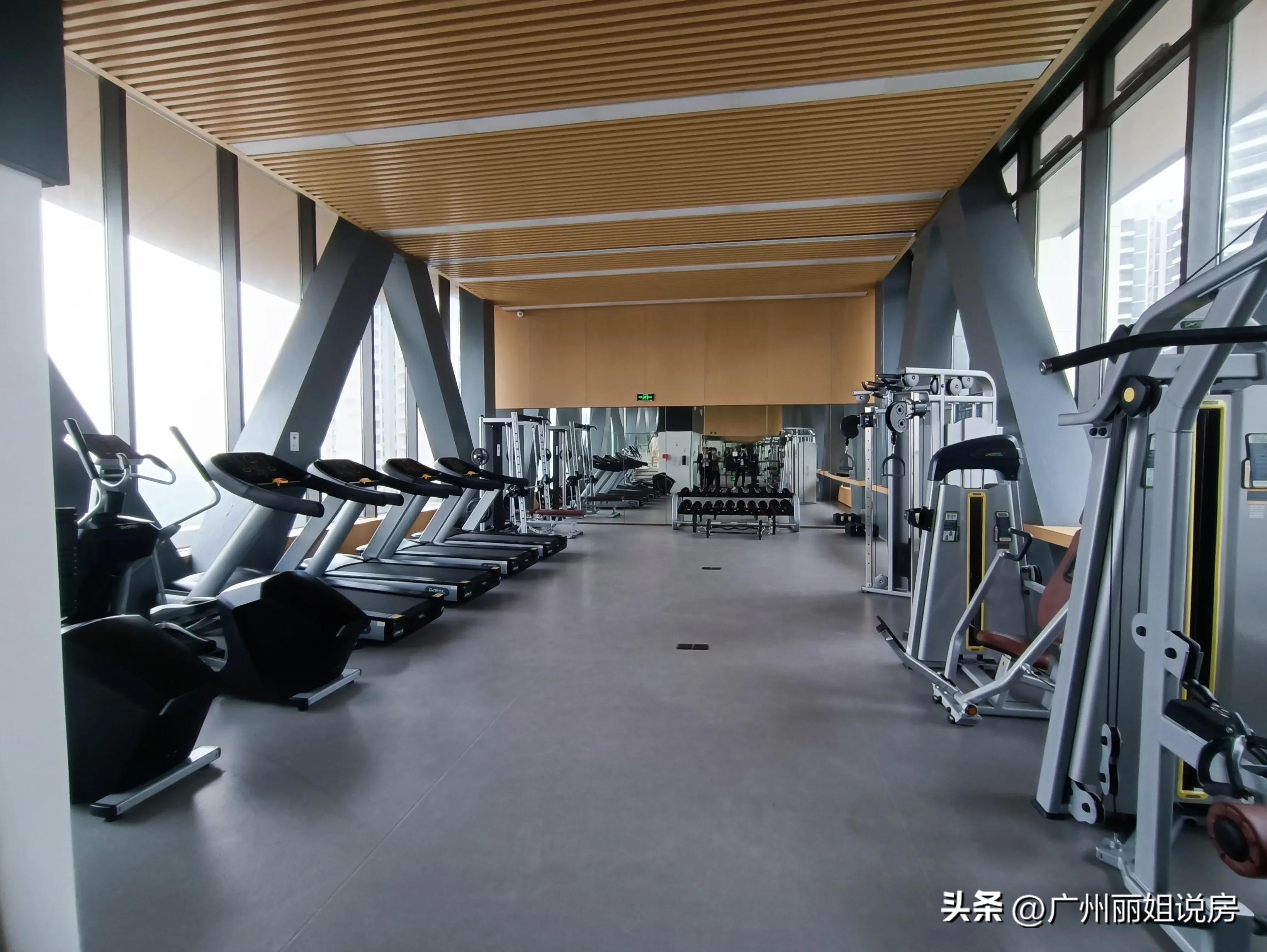 国‮高家‬新区保利玲珑花园周六特价优惠4500m²带装修湖景房现房