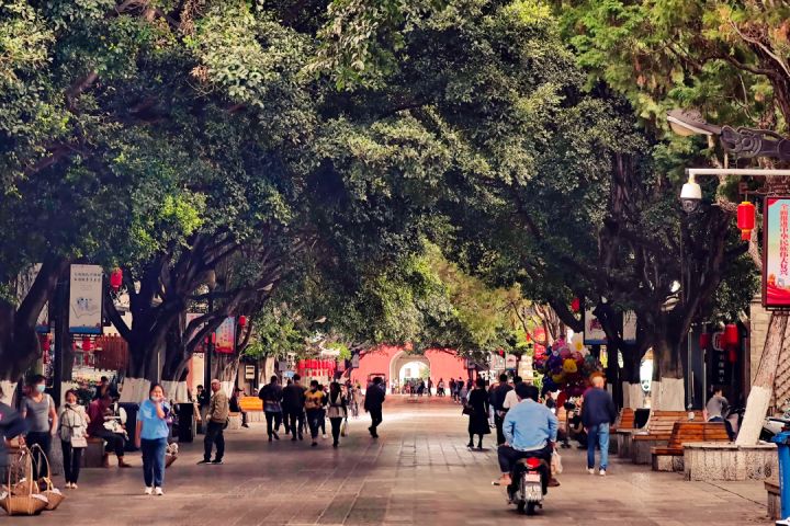 这座好吃好玩好住的云南小城，我劝你一定早点去