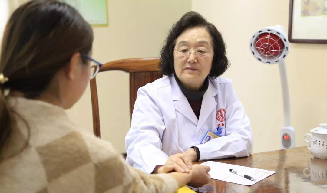 为什么有人“下面”没有毛?女性*处私**毛发的4个作用,别羞于了解