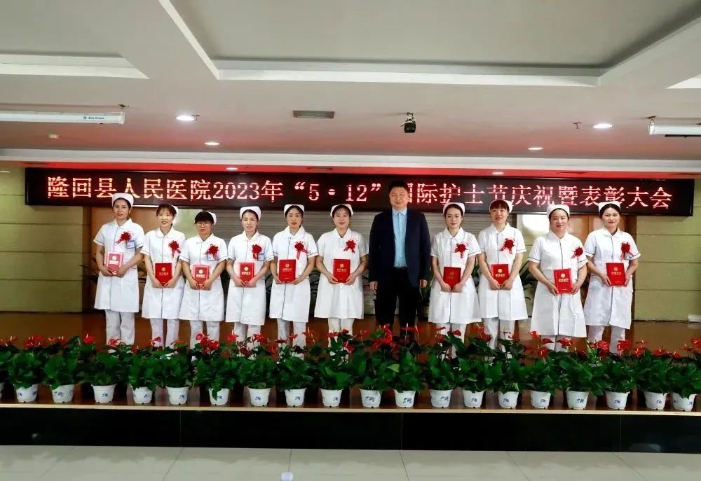 发展护士队伍改善护理服务演讲稿,发展护士队伍改善护理服务黑板报