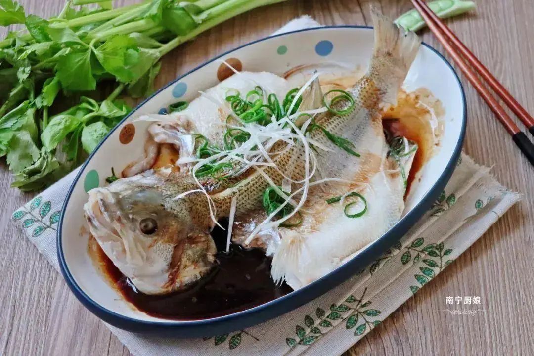 清蒸鱼的做法用盐吗,清蒸鱼加了清蒸豉油要加盐吗