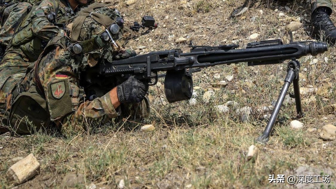 俄军敢死队精彩片段,俄军突击队猛攻乌军阵地