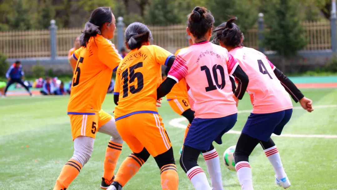 少年篮球赛场面,少年足球联赛视频