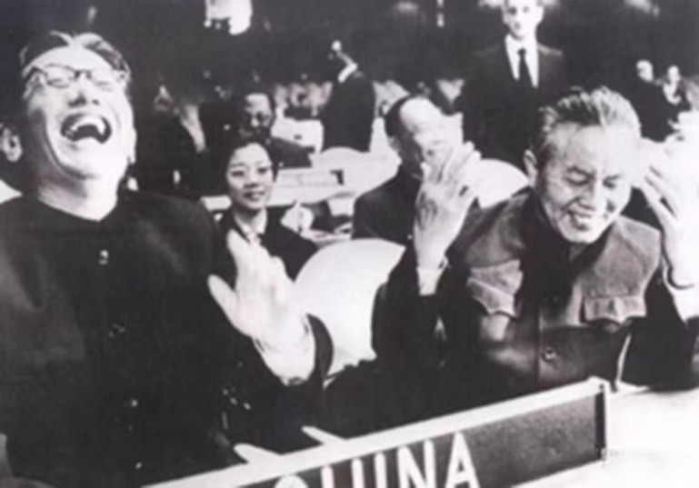 洪晃名门痞女年轻时候,名门女人洪晃完整版