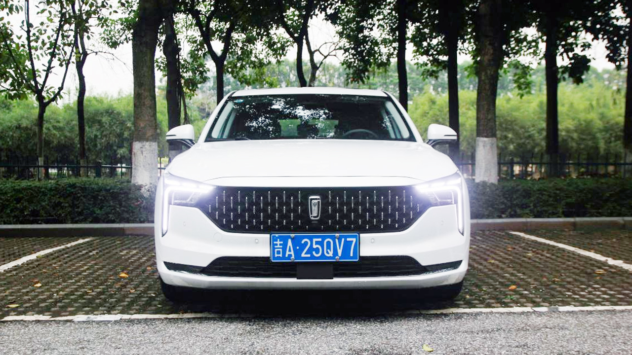 14奔腾b70试驾完整视频,奔腾b7015周年纪念版