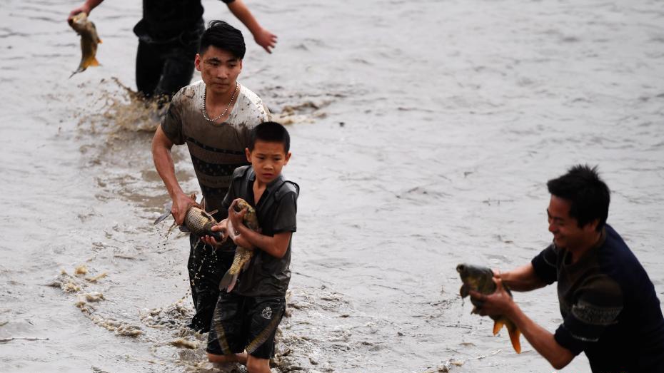 “造穷”致富的时代来了，有人已经赚得盆满钵满了