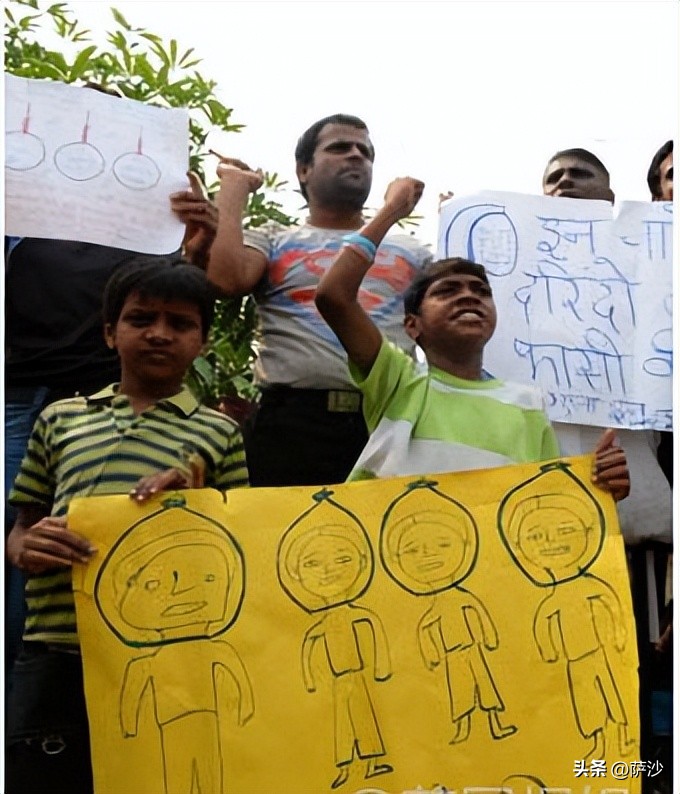 印度女医学生惨遭六人轮奸*杀虐**:2012年12月16日印度黑公交轮奸案