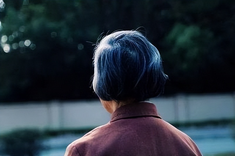 外卖小哥带娃送外卖试药,外卖小哥背6个月女儿送外卖试药