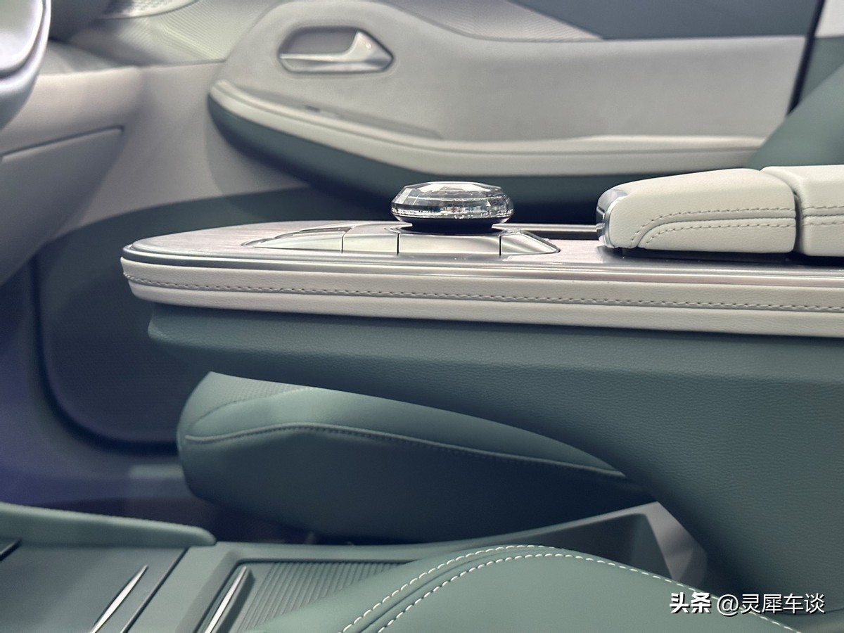 23款极狐阿尔法s森林版云雾灰,23款极狐阿尔法s森林续航