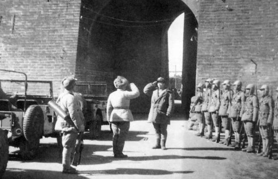 解放战争中，我军抓获一名自称代号902的俘虏，*云陈**得知亲自接见