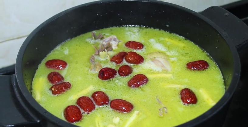 炖鸡汤记住三放三不放,炖鸡汤时牢记3放3不放