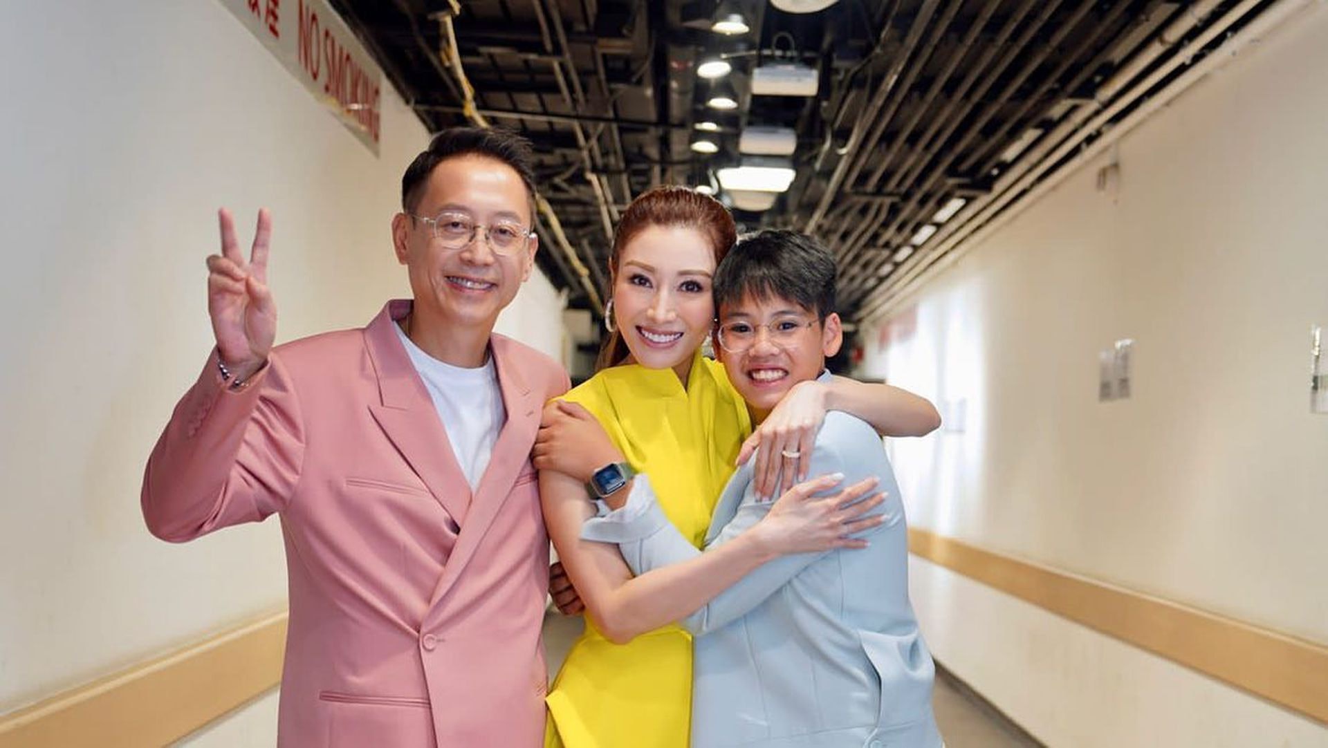 李嘉欣晒与老公合照,李嘉欣晒与许晋亨合照大秀恩爱