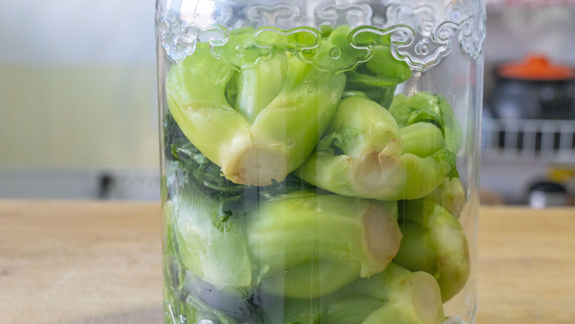 酸菜好吃不发臭的做法,酸菜鲜做的酸菜怎样吃才能更安全