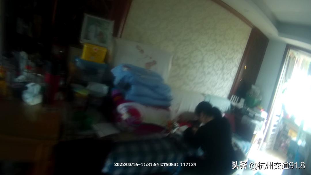 11个宝宝突然抽搐急救办法,1岁宝宝突然抽搐还口吐白沫